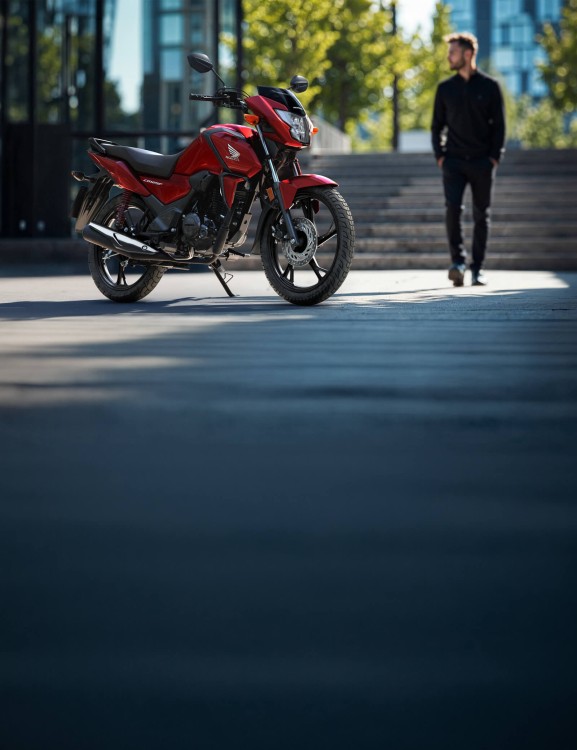 2026-cb125f-product-page-mobile-banner-1600-x-2080