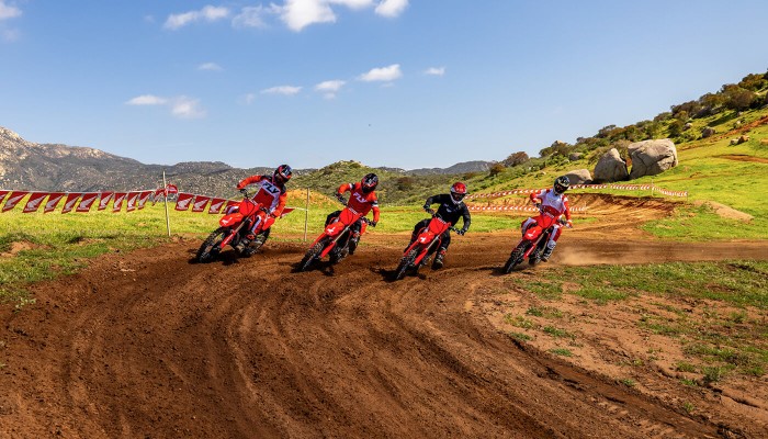 crf150r-product-page-zig-zag-img1-1400x800