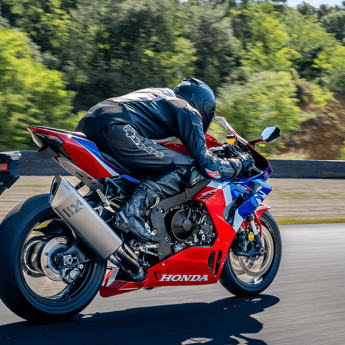 2022 CBR1000RR-R Image 2