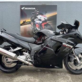 1996 Honda CBR1100XX Blackbird Image 1