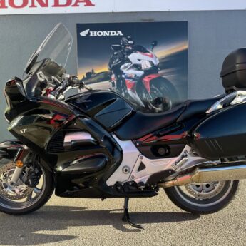 2011 HONDA ST1300 Image 4