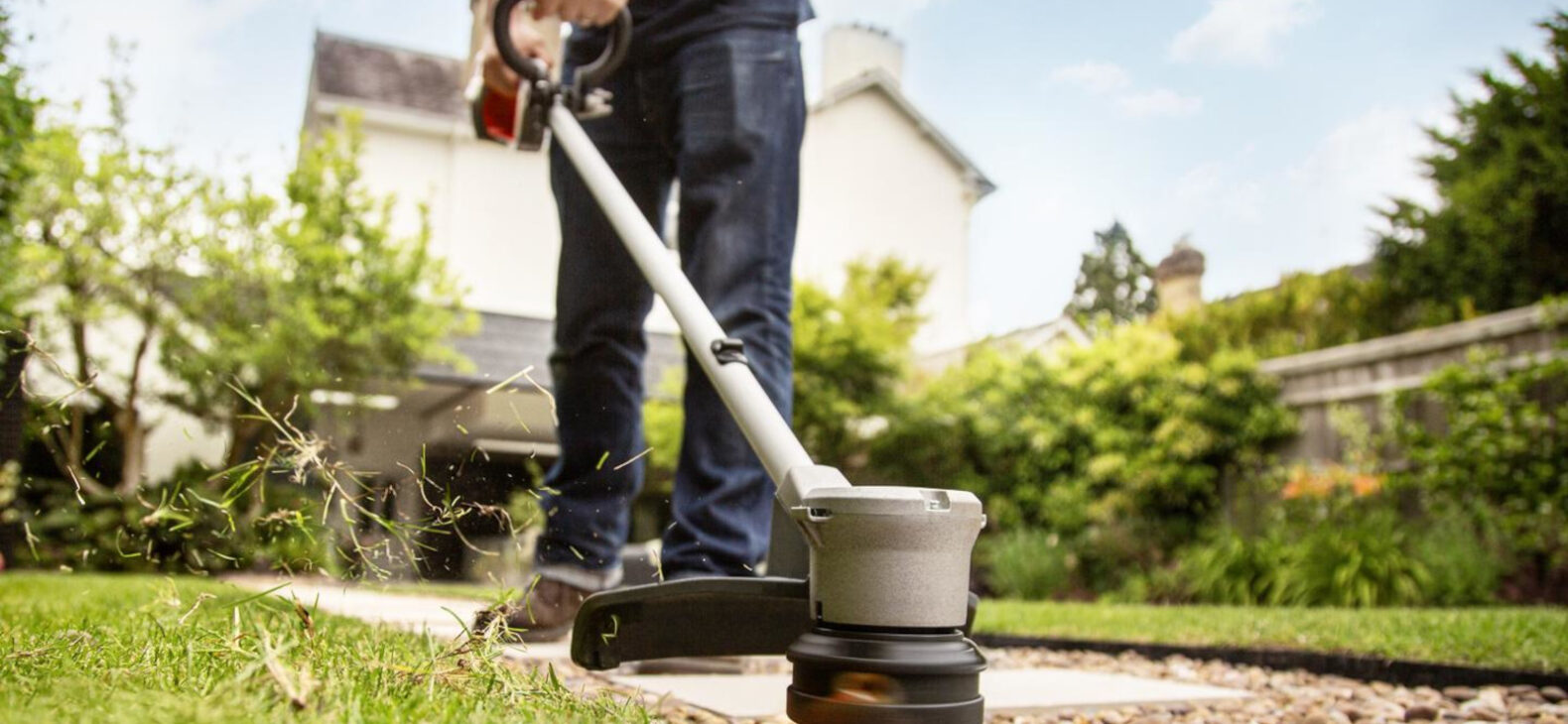 Honda-HHT36BXB-Battery-Lawn-Trimmer-lifestyle-1 Image