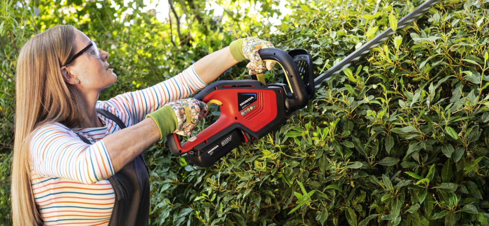Honda_Cordless_Lifestyle_2023_Hedge_Trimmer_04 Image