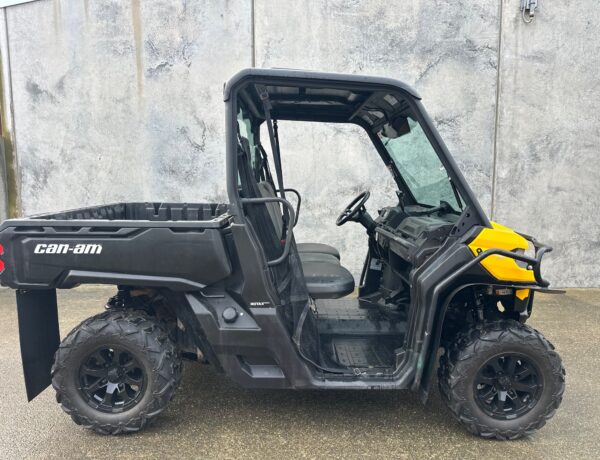 2023 CAN-AM DEFENDER HD9 Image